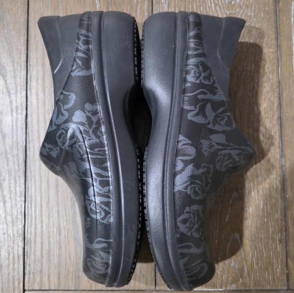 Crocs Neria Pro II Work Clog, Women's Size 9 - Picture 6 of 9